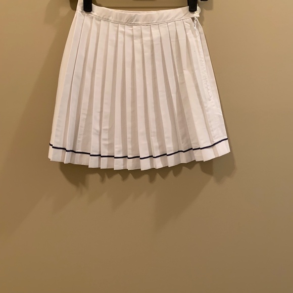 WHITE PLEATED HAND-MADE MINI SKIRT - Picture 6 of 9